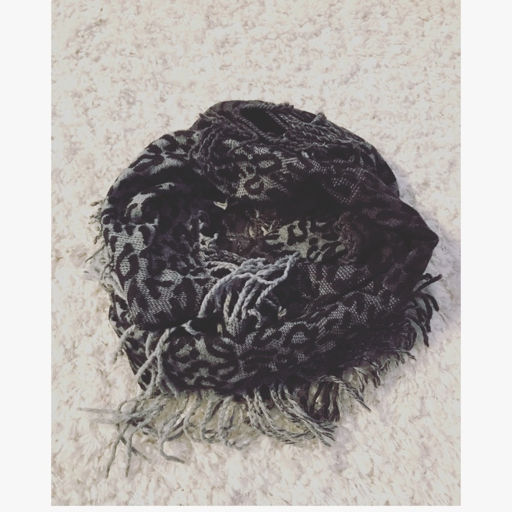 Cejon Infinity scarf (leopard print/ black/ grey)
